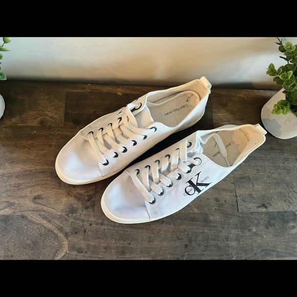 Womens Calvin Klein shoes - Picture 2 of 2